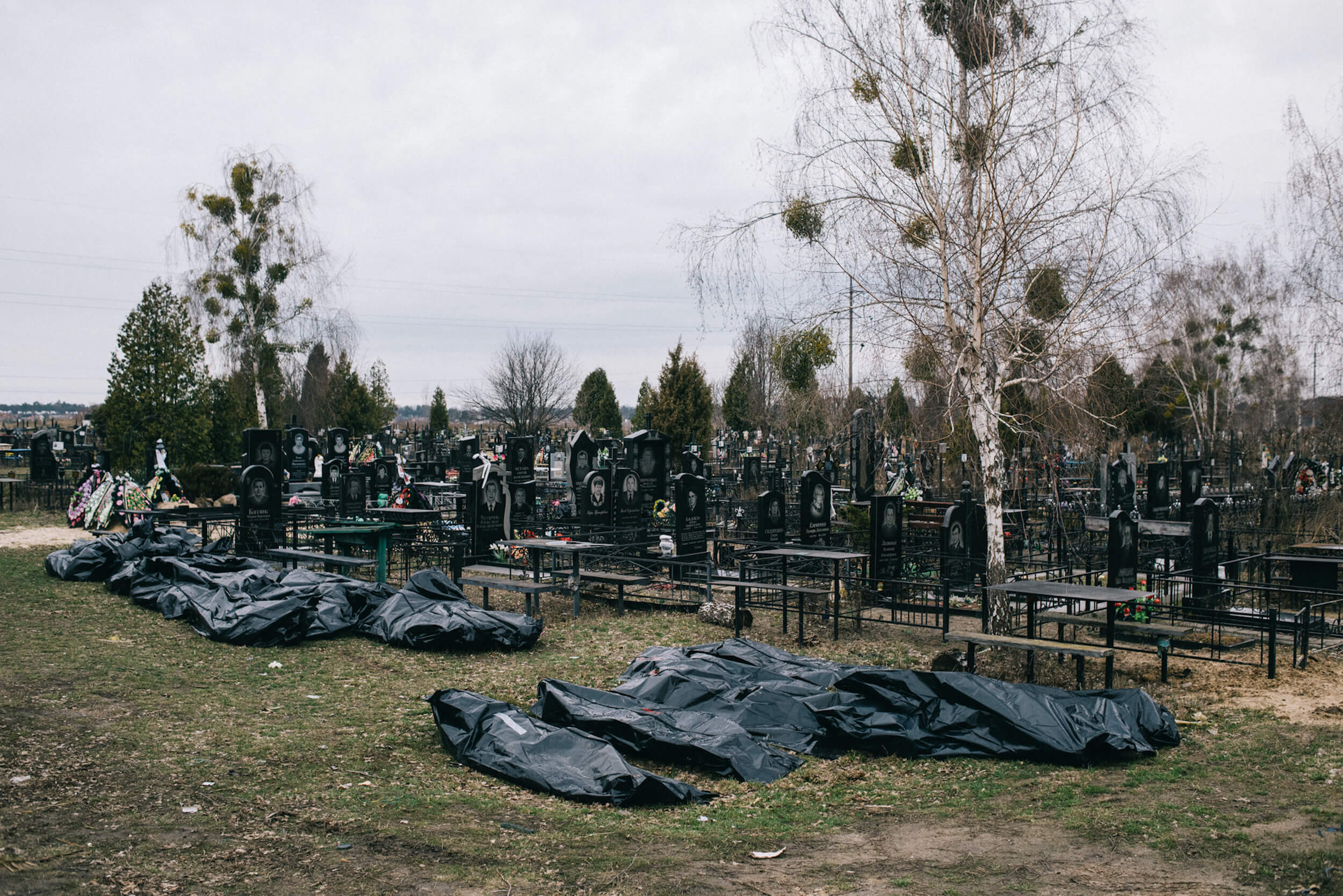 Police and employees of the ritual service conduct identification and registration of the 58 killed civilians in the city of Bucha before sending them to morgue. Bucha city, Kyiv region, 06 April, 2022 Поліція та працівники ритуальної служби проводять ідентифікацію 58 загиблих мирних жителів міста Буча перед відправленням їх у морг, 6 квітня