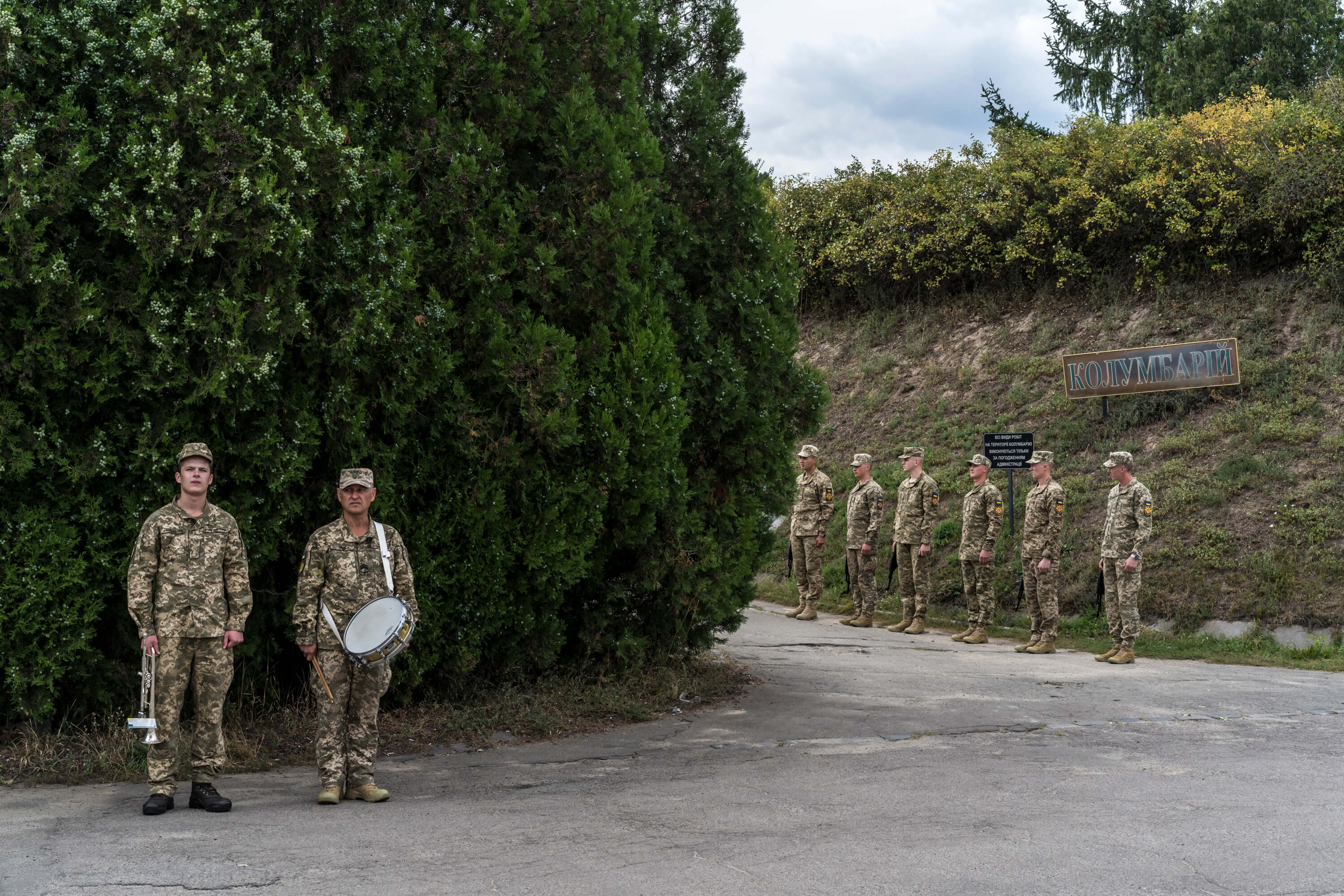 На Байковому кладовищі у Києві проходять похорони снайпера та розвідника українського спецназу Тенгрі. 3 вересня 2022 року